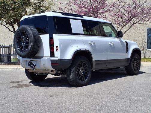 2025 Land Rover Defender 110 P300