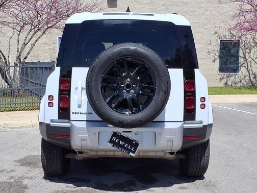 2025 Land Rover Defender 110 P300