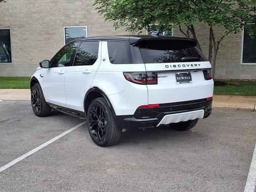 Fuji White 2026 Land Rover Discovery Sport Landmark