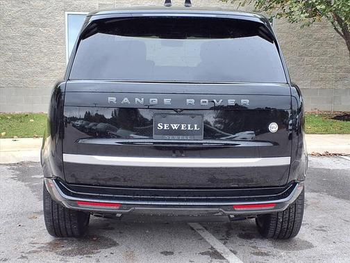 2025 Land Rover Range Rover P615 SV