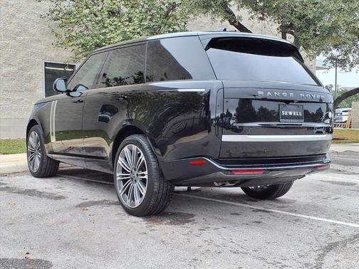 2025 Land Rover Range Rover P615 SV