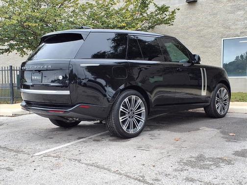2025 Land Rover Range Rover P615 SV