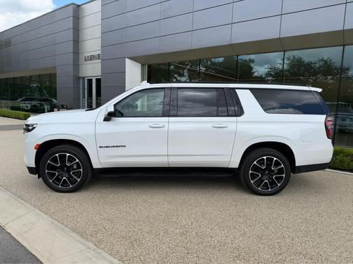 Iridescent Pearl Tricoat 2024 Chevrolet Suburban RST