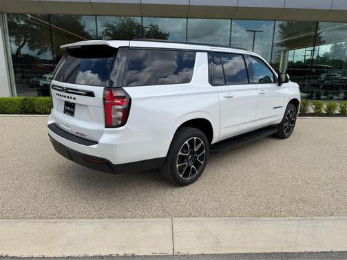 Iridescent Pearl Tricoat 2024 Chevrolet Suburban RST