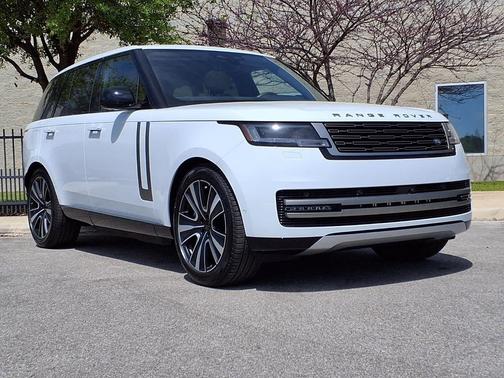 Fuji White 2026 Land Rover Range Rover P550e SE