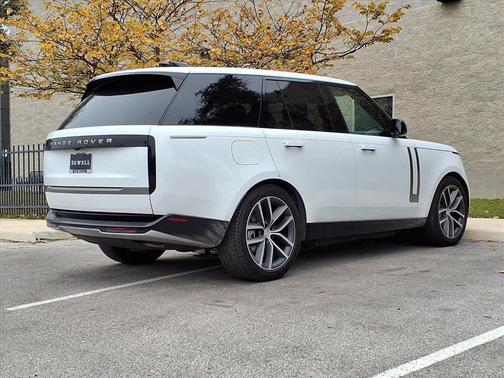 2025 Land Rover Range Rover P550e SE