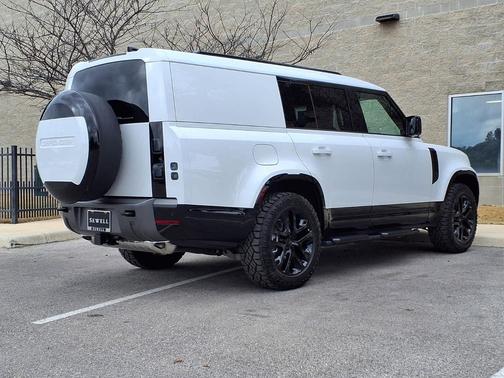 2026 Land Rover Defender P400 Outbound