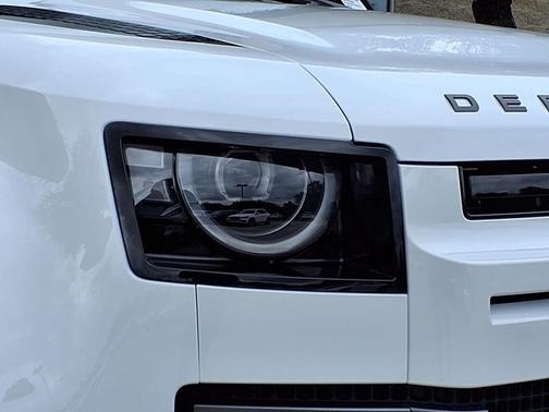 2026 Land Rover Defender P400 Outbound