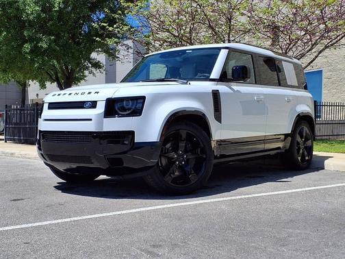 Fuji White 2026 Land Rover Defender P400 X-Dynamic SE