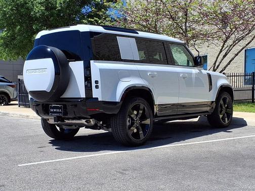 Fuji White 2026 Land Rover Defender P400 X-Dynamic SE