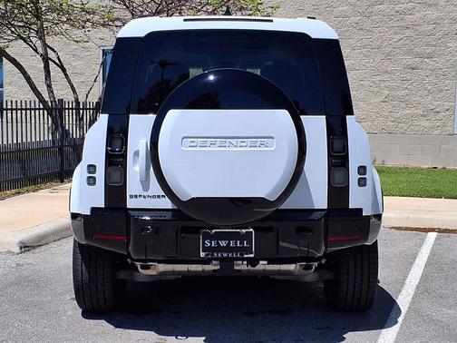 Fuji White 2026 Land Rover Defender P400 X-Dynamic SE