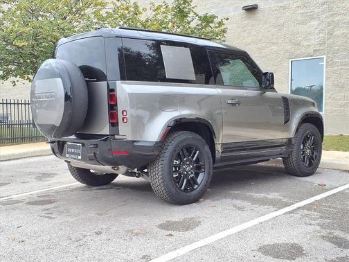 2025 Land Rover Defender 90 P400 X-Dynamic SE