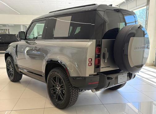 2025 Land Rover Defender 90 P400 X-Dynamic SE