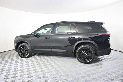 Mosaic Black Metallic 2026 Chevrolet Traverse LT