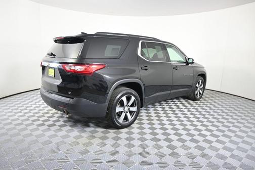 Mosaic Black Metallic 2020 Chevrolet Traverse LT Leather