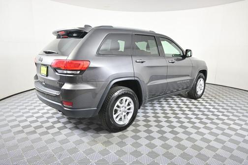 Granite Crystal Metallic Clearcoat 2018 Jeep Grand Cherokee Laredo E