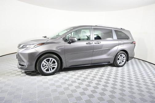 2023 Toyota Sienna Limited