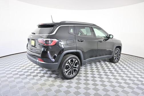 Diamond Black Crystal Pearlcoat 2022 Jeep Compass Limited
