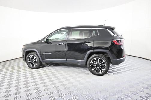 Diamond Black Crystal Pearlcoat 2022 Jeep Compass Limited