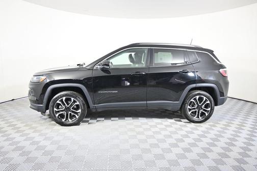 Diamond Black Crystal Pearlcoat 2022 Jeep Compass Limited