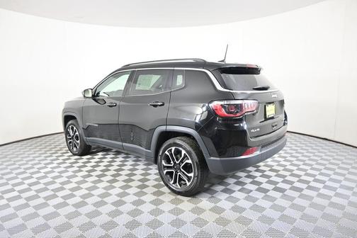 Diamond Black Crystal Pearlcoat 2022 Jeep Compass Limited