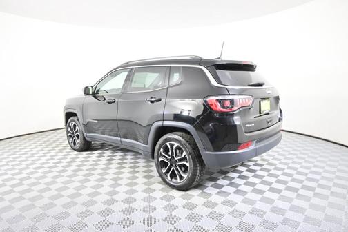 Diamond Black Crystal Pearlcoat 2022 Jeep Compass Limited