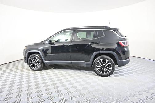 Diamond Black Crystal Pearlcoat 2022 Jeep Compass Limited