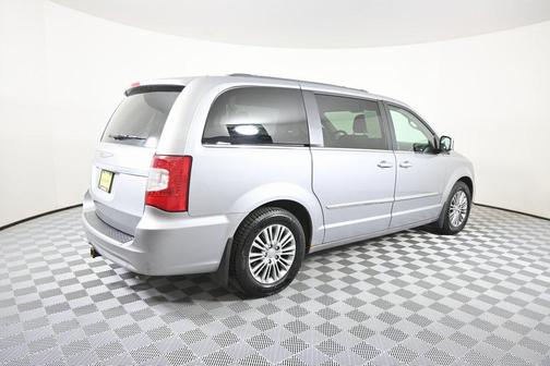 2014 Chrysler Town & Country Touring-L