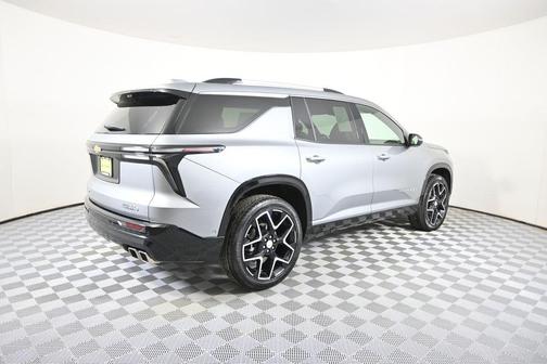 Sterling Gray Metallic 2025 Chevrolet Traverse High Country