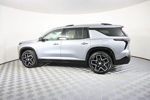 Sterling Gray Metallic 2025 Chevrolet Traverse High Country