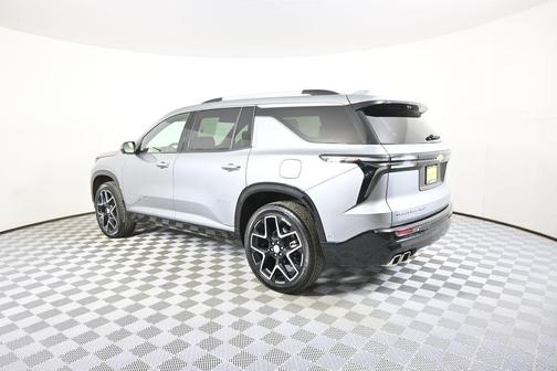 Sterling Gray Metallic 2025 Chevrolet Traverse High Country