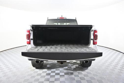 Ivory White Tri-Coat Pearlcoat 2019 RAM 1500 Limited