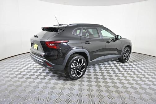 Mosaic Black Metallic 2026 Chevrolet Trax FWD 2RS
