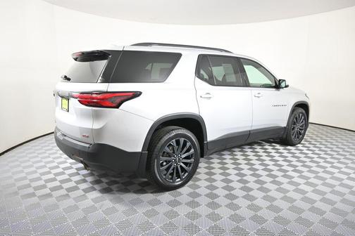 Silver Ice Metallic 2022 Chevrolet Traverse RS