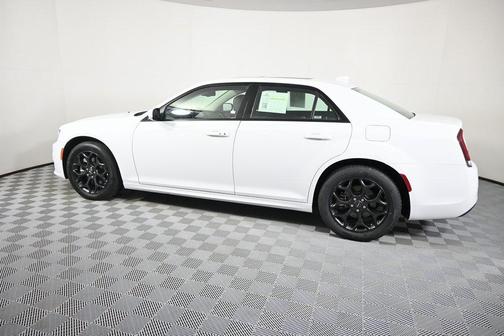 2023 Chrysler 300 Touring