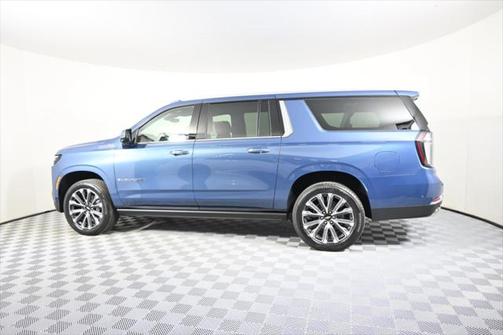 2025 Chevrolet Suburban 4WD High Country
