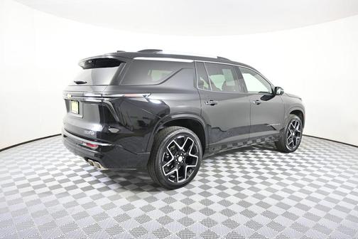 Mosaic Black Metallic 2026 Chevrolet Traverse High Country
