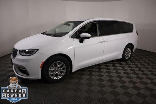 2023 Chrysler Pacifica Touring-L