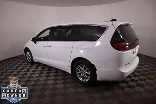 2023 Chrysler Pacifica Touring-L