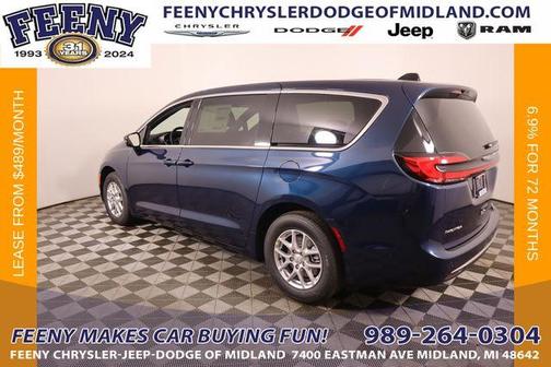 2025 Chrysler Pacifica Select