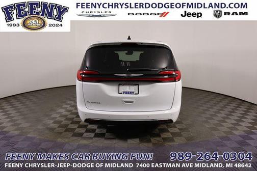 2025 Chrysler Pacifica Select