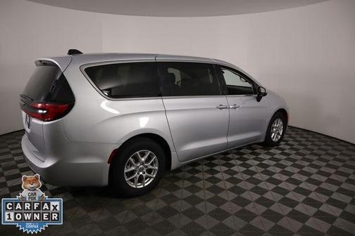 2023 Chrysler Pacifica Touring-L