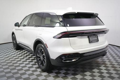 White Platinum Metallic Tri-Coat 2026 Lincoln Nautilus Premiere