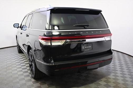 Infinite Black Metallic Clearcoat 2023 Lincoln Navigator Reserve