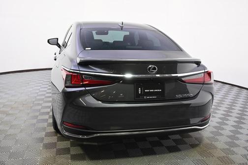 2025 Lexus ES 300h Ultra Luxury