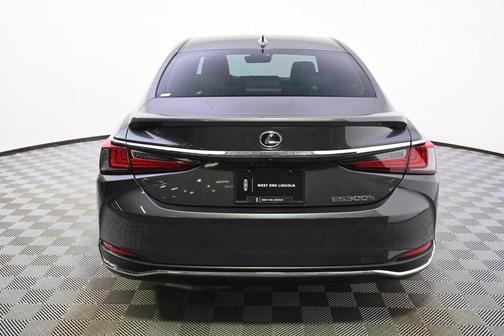 2025 Lexus ES 300h Ultra Luxury