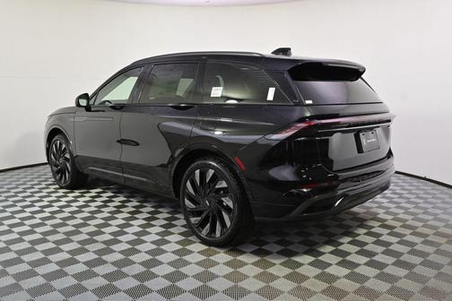 Infinite Black Metallic Clearcoat 2026 Lincoln Nautilus Reserve