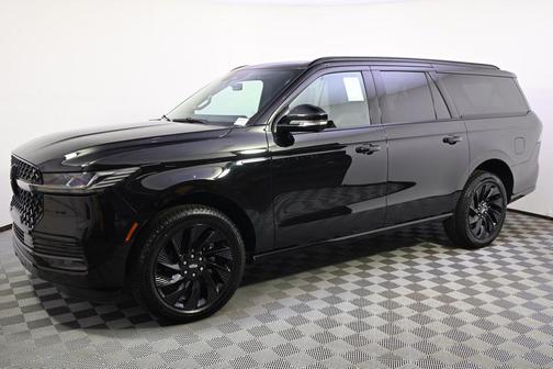 Infinite Black Metallic Clearcoat 2027 Lincoln Navigator Reserve