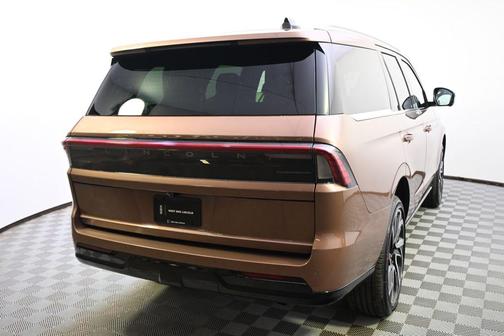 Sunrise Copper Metallic Pearlcoat 2026 Lincoln Navigator Black Label