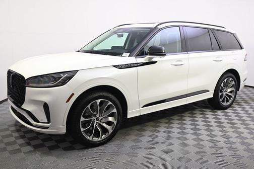 Pristine White Metallic Tri-Coat 2026 Lincoln Aviator Premiere